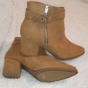 New w/o tags tan faux suede ankle boots